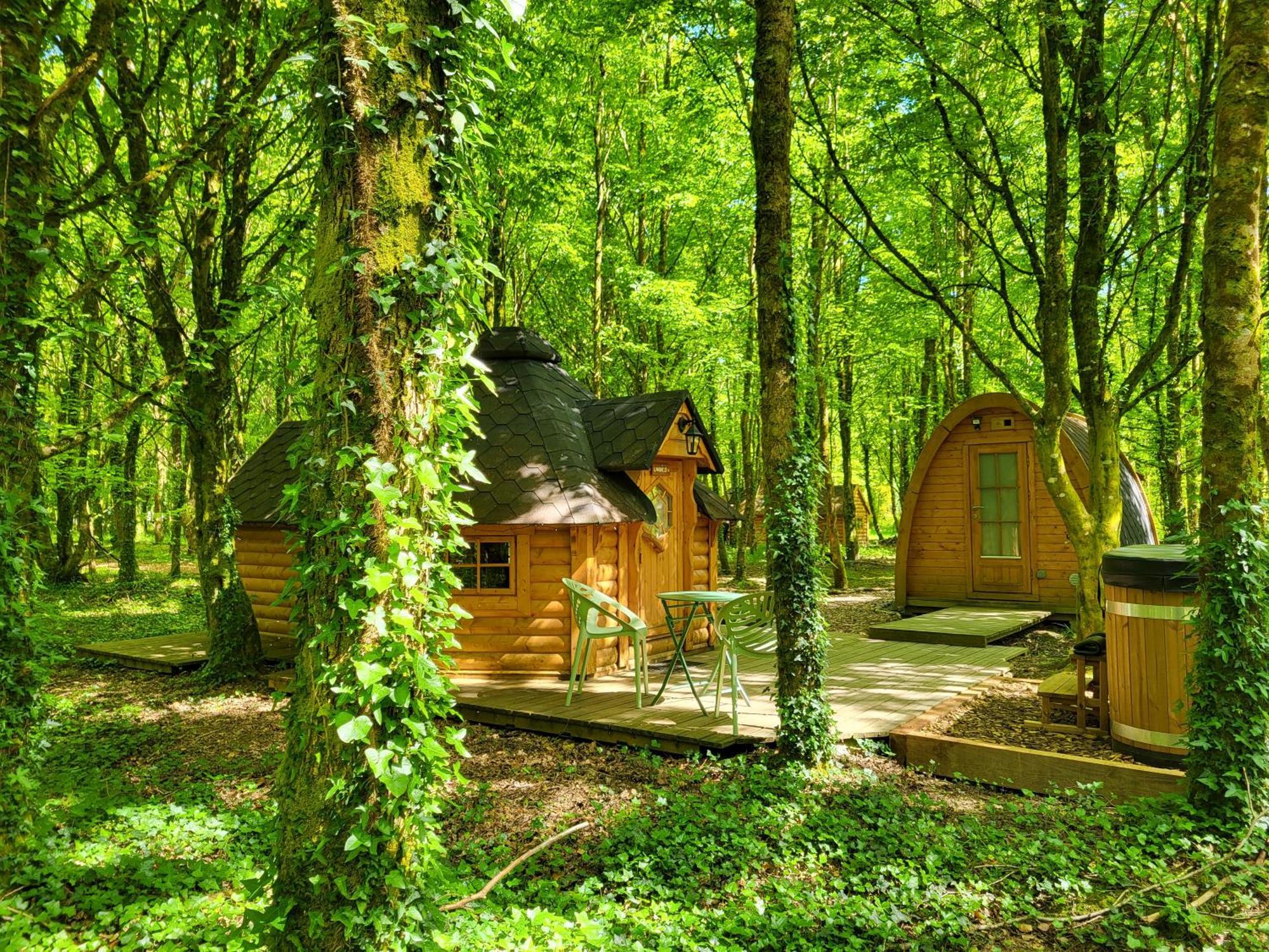 Le Domaine Insolite De Broceliande Paimpont Exterior foto